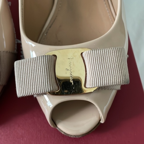 Salvador’s Ferragamo beige shoe - Picture 3 of 10